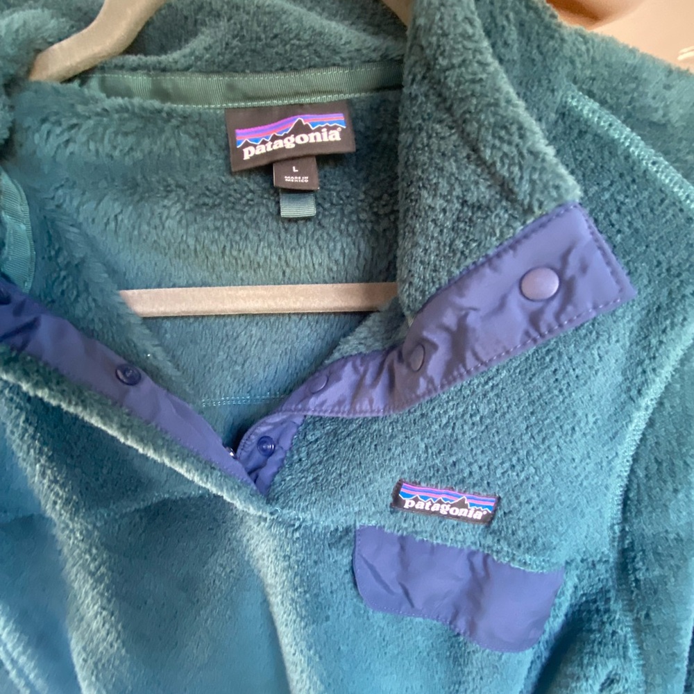 Patagonia Turquoise and Navy Fleece Jacket - Picture 2 of 3